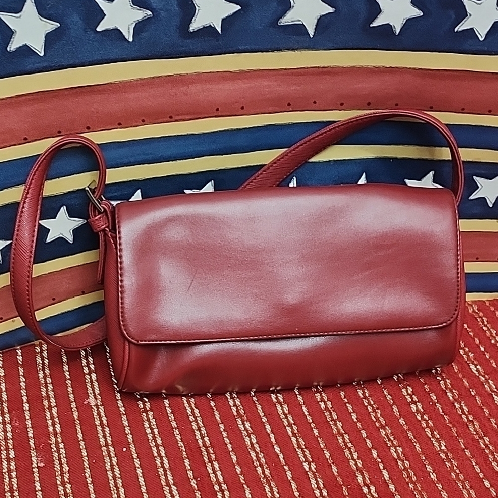 Elegant Red Leather Shoulder Bag